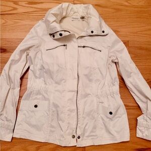 ⛈️Chico’s Zenergy White Mid Length Anorak-Style, Pockets, All Weather Jacket. M